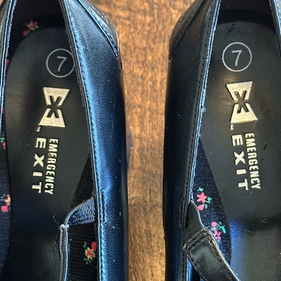 Emergency Exit | 90s Y2K Block Heel, Square Toe Mary Jane Shoes, Size 7 - Picture 4 of 10